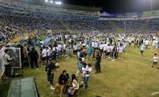 Tragedia en El Salvador: fallecen 12 personas en un estadio a causa de una estampida