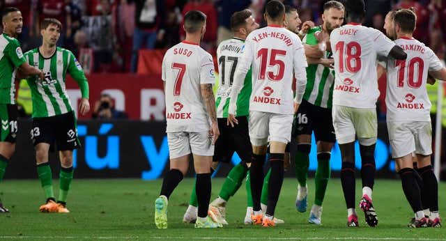 El derbi del miedo acaba con todos contentos