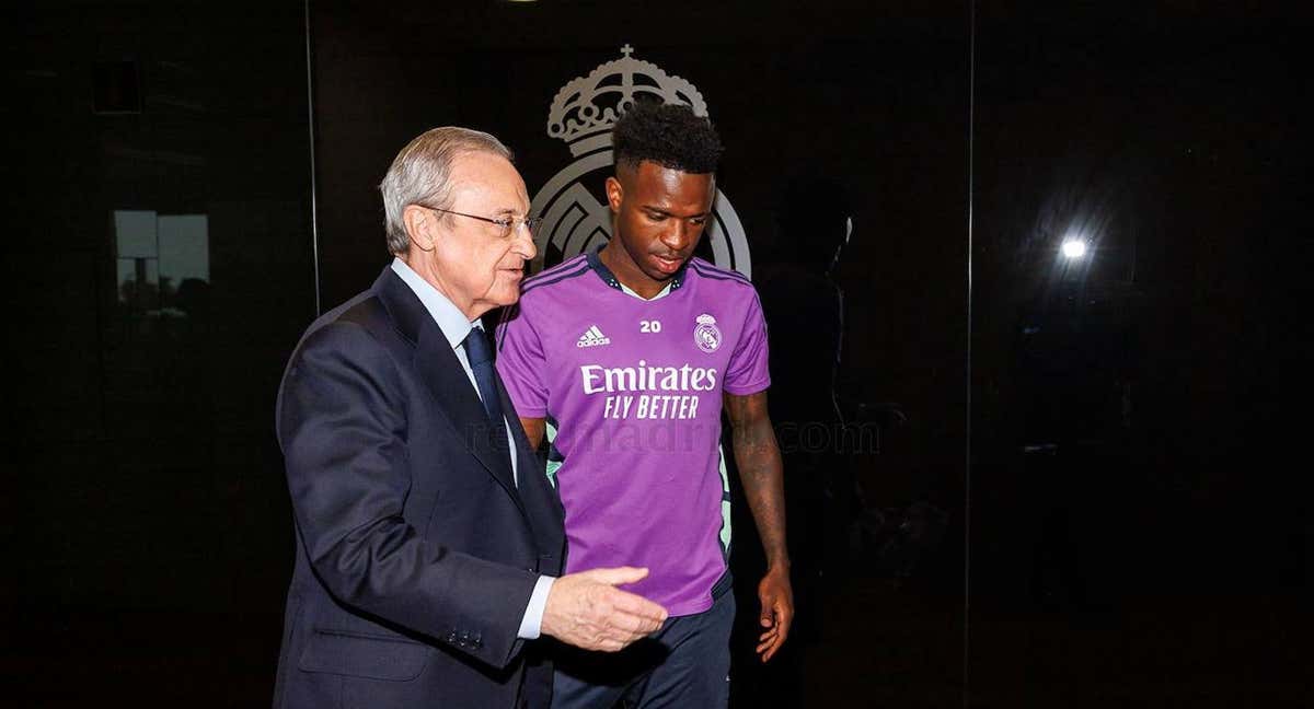 Vinicius y Florentino Pérez, en Valdebebas./EFE