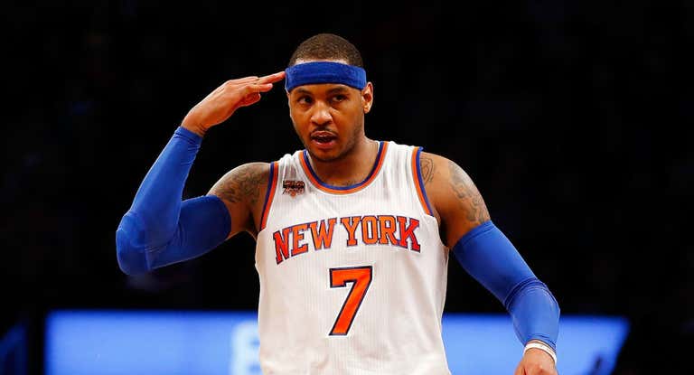 Carmelo Anthony celebra una canasta cuando jugaba con los New York Knicks.