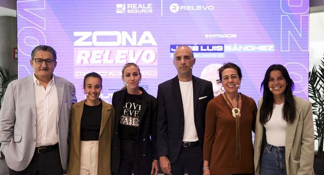 El futuro del fútbol femenino, a debate: «No aprovechemos solo la fotografía fácil porque lo femenino vende»
