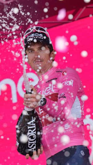 Geraint Thomas partirá este jueves con la 'maglia rosa'.  RCS / LA PRESSE