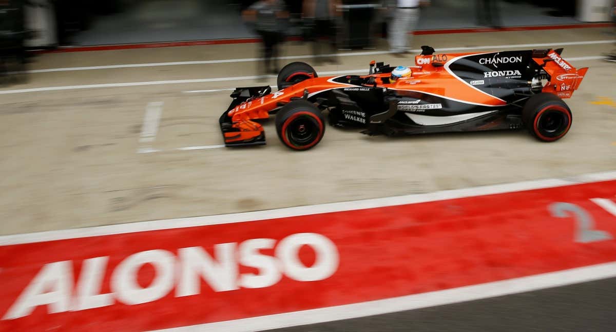 Fernando Alonso, en el McLaren-Honda MCL32 de 2017 durante el GP de Gran Bretaña. /EFE