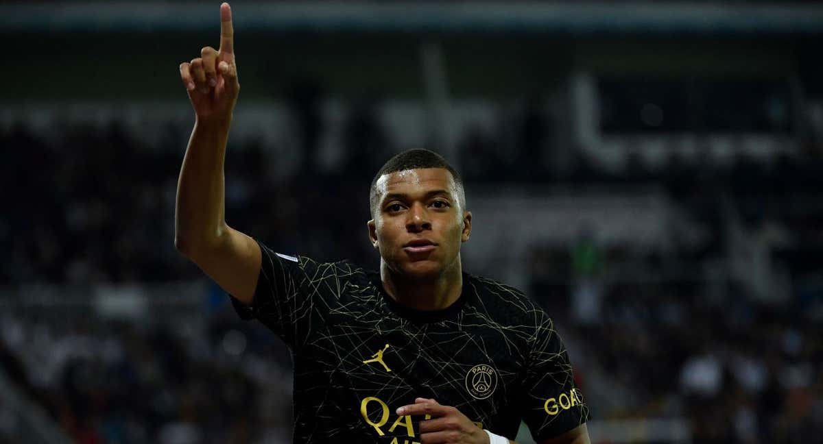 Kylian Mbappé celebra un gol ante el Auxerre.