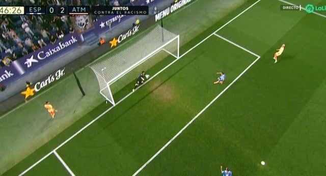 El gol fantasma que puede costar un descenso: el Espanyol pide la imagen que demuestre que el balón entra