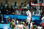 Tres millones por una camiseta de Michael Jordan recogida del suelo: Karl Malone dispara la nostalgia por el Dream Team