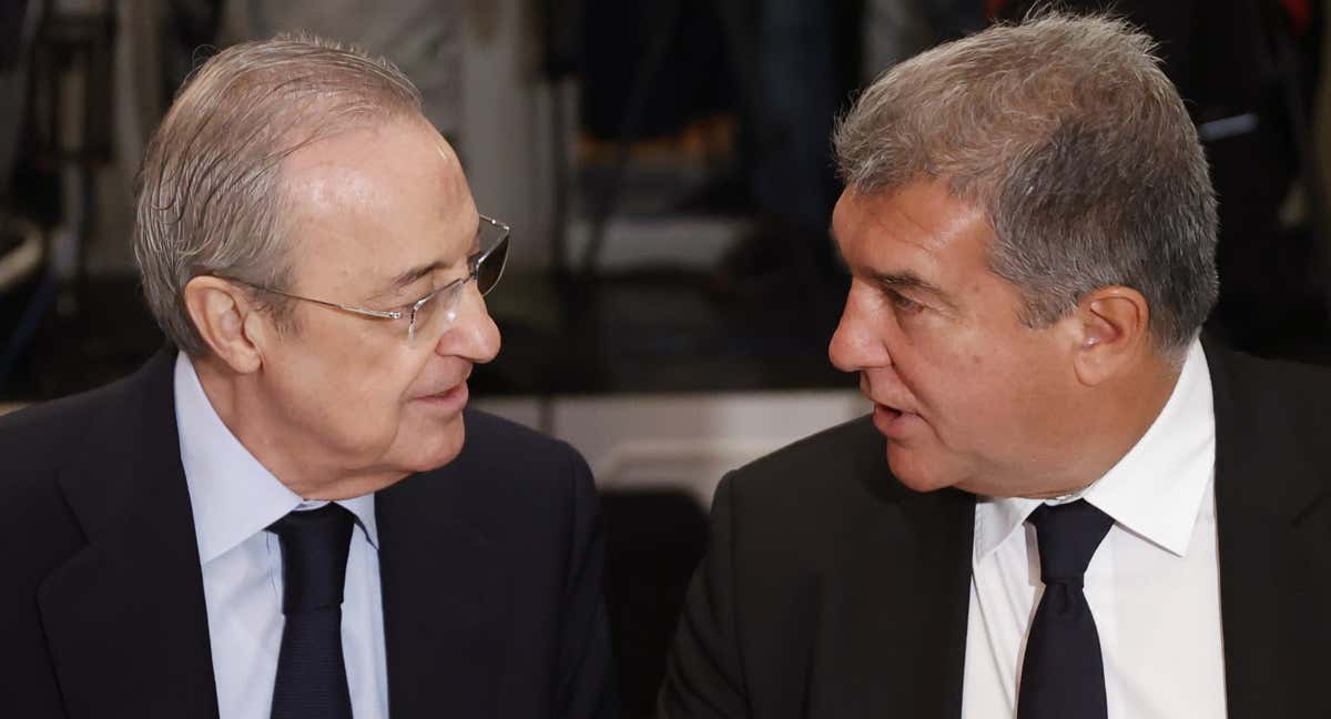 Florentino Pérez y Joan Laporta, en un desayuno informativo el pasado 16 de diciembre de 2022. /EFE