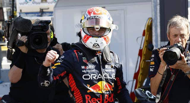 Max Verstappen revienta la fiesta de Fernando Alonso y Aston Martin en el último suspiro