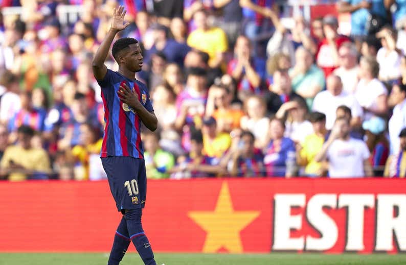 Un doblete de Ansu Fati corona la fiesta del adiós del Camp Nou