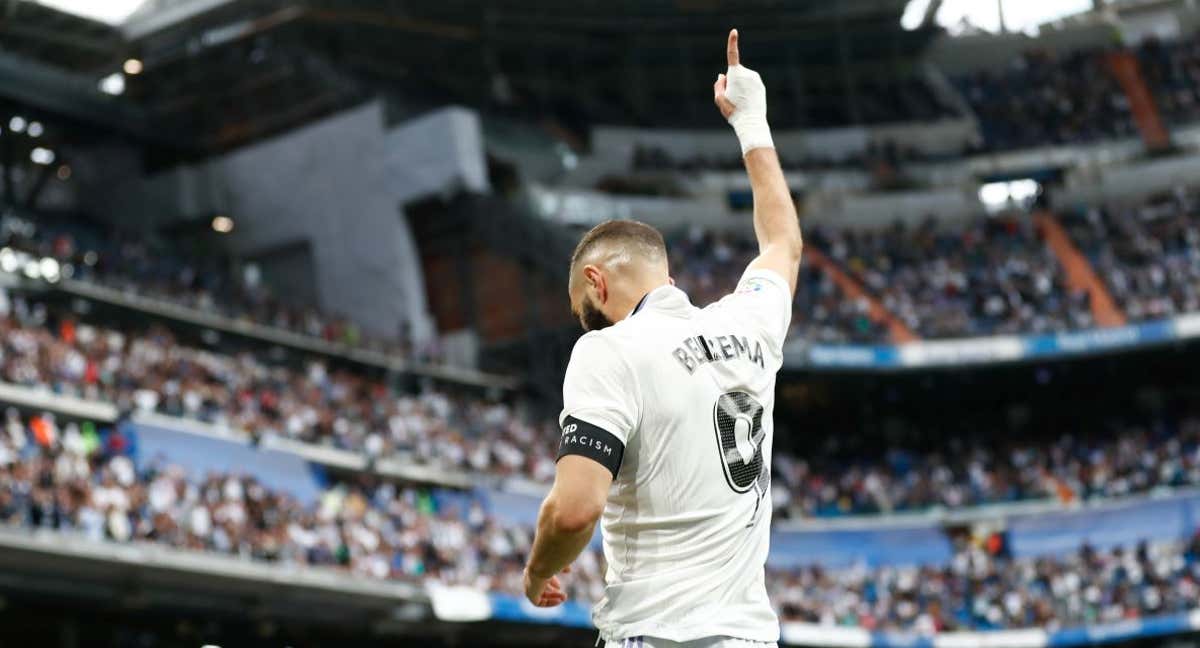 Karim Benzema celebra su tanto al Rayo Vallecano, en el Bernabéu. /EP