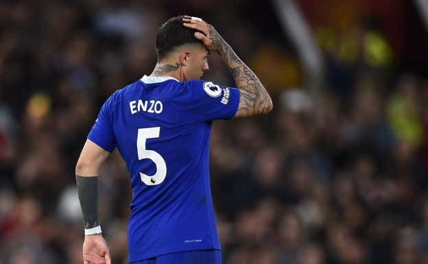 Enzo Fernández se lamenta en un partido. AFP