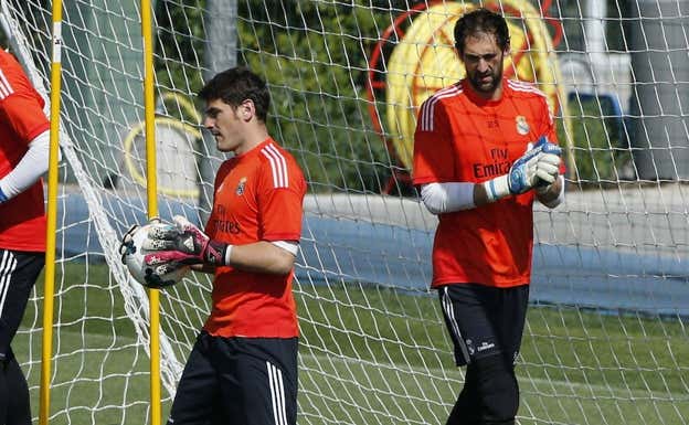 Iker Casillas y Diego López, durante un entrenamiento. EFE