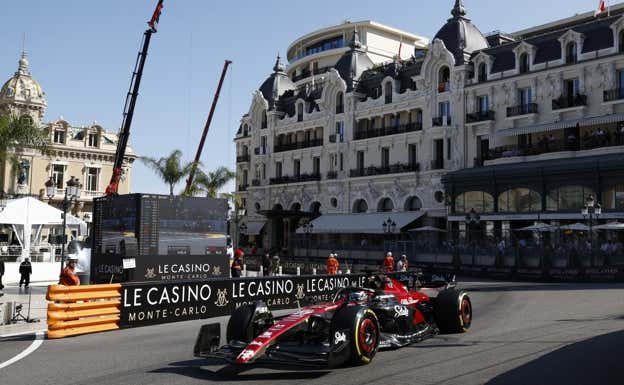Valtteri Bottas, durante una de las sesiones del GP de Mónaco 2023, en la plaza del Casino.  Reuters