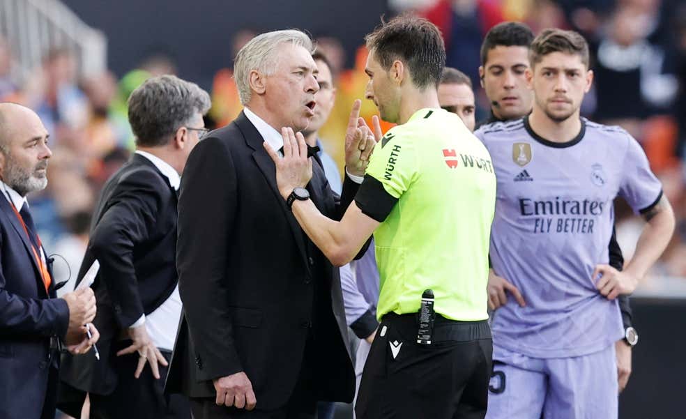 Los seis asistentes de VAR de la RFEF tildan de “falso” que hayan sido cesados por el Valencia-Real Madrid