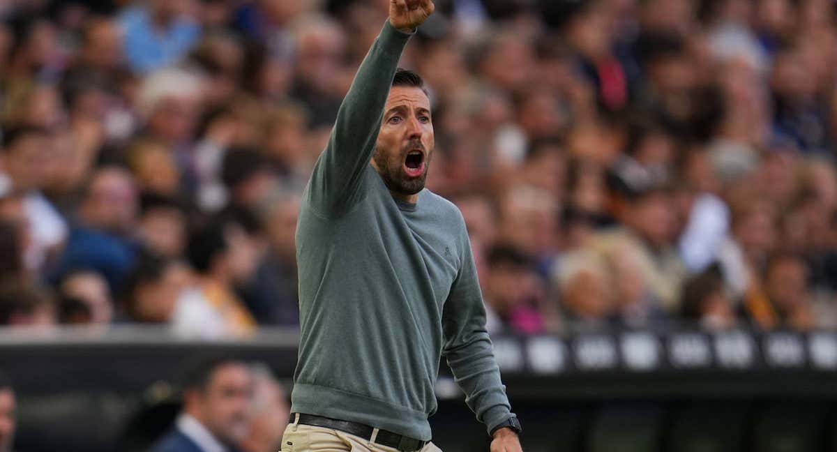 Luis García, en el partido contra el Valencia./GETTY