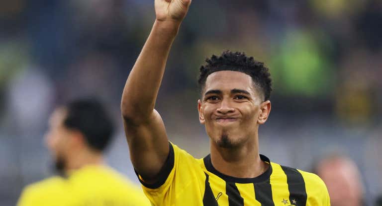Bellingham celebra una victoria reciente del Dortmund.