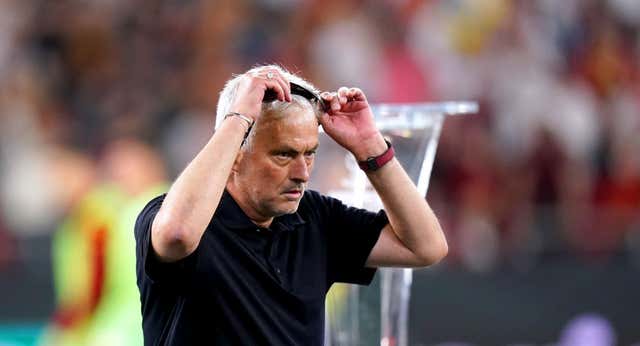 El mal perder de Mourinho dentro y fuera del campo: «¡Fucking UEFA!
