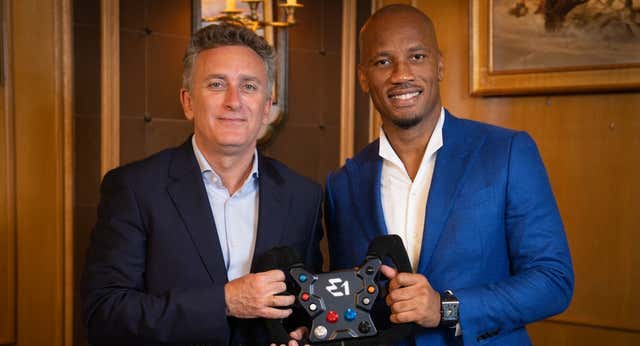 Didier Drogba reta a Rafa Nadal y ‘Checo’ Pérez en las carreras de barcos eléctricos: “Voy a por vosotros”
