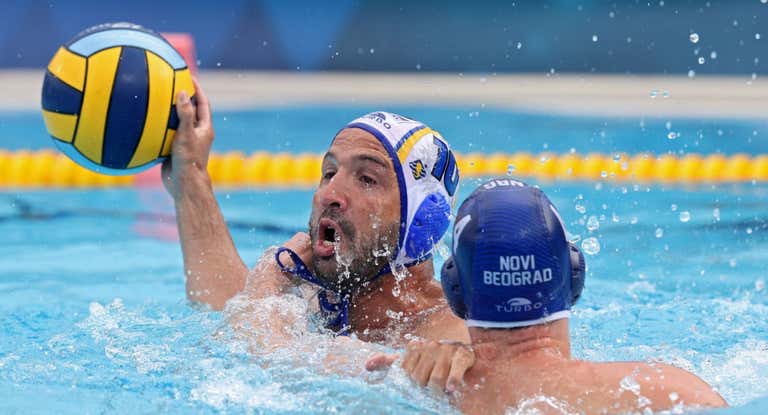Felipe Perrone, en una jugada ante Novi Beograd.