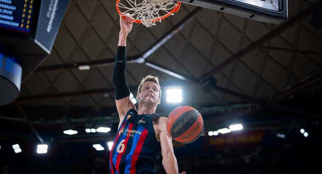 El Barça destroza el récord de triples en playoffs y se mete en semifinales