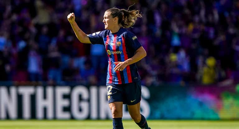 Patri Guijarro celebrando el gol.