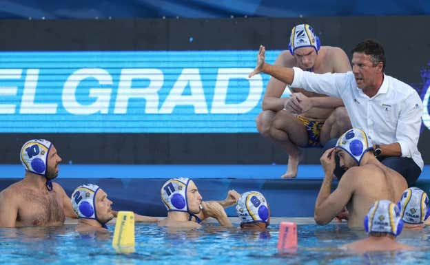 Elvis Fatović da indicaciones a sus jugadores. EFE/EPA/ANDREJ CUKIC