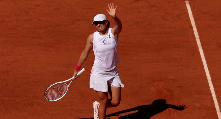 Iga Swiatek en su victoria contra Xinyu Wang.