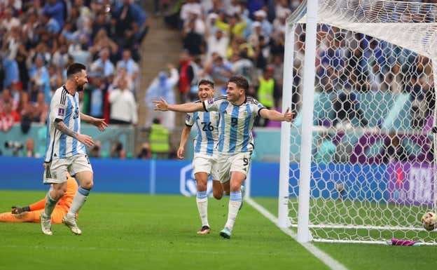 Julián Álvarez celebra uno de sus goles ante Croacia.  AFA