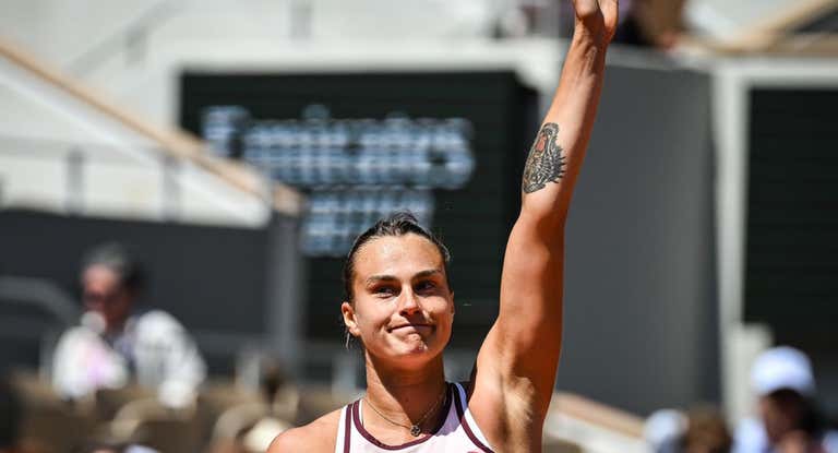 Aryna Sabalenka celebra la victoria en tercera ronda.