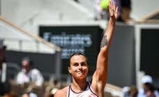 Un partido femenino en 'prime time' desata una polémica reventa en Roland Garros