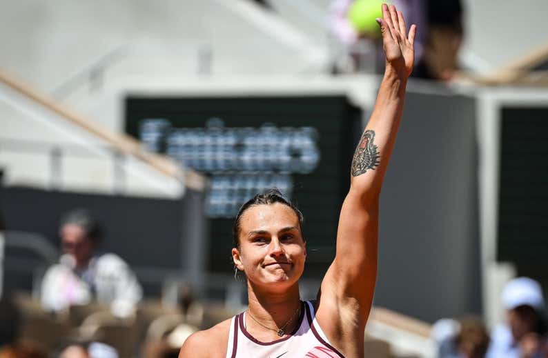 Un partido femenino en 'prime time' desata una polémica reventa en Roland Garros