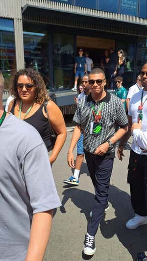 Mbappé en el GP de España de Fórmula 1 el domingo.  RELEVO