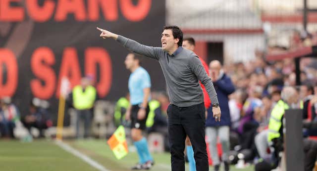 El Celta contacta con Andoni Iraola a la espera de decidir el futuro de Carlos Carvalhal