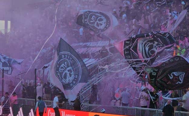 Hinchada de Inter Miami al más puro estilo sudamericano.  @la_familia_del_inter_miami