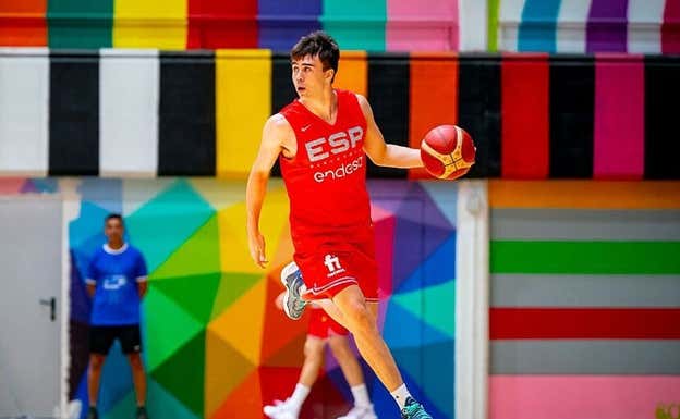 Juan Núñez durante un entrenamiento con la Selección. FEB