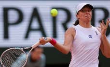 Swiatek sufre ante Haddad camino de su tercera final en París