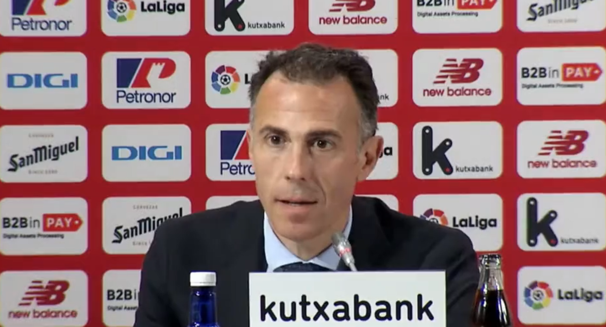 Berasategi, director general del Athletic, durante la rueda de prensa.