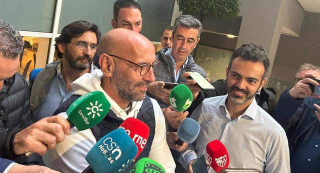 El Sevilla espera que Monchi mueva ficha