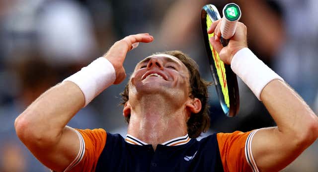 Ruud aplasta a Zverev y se cita con Djokovic en la final