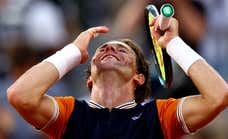Ruud aplasta a Zverev y se cita con Djokovic en la final