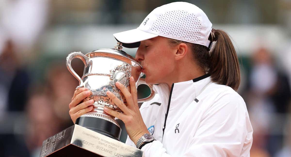 Iga Swiatek celebra la victoria en Roland Garros. /GETTY