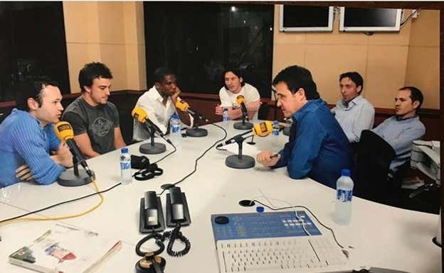 De izquierda a derecha: Iniesta, Alonso, Etoo, Messi, De la Morena, David Alonso y Bustillo.