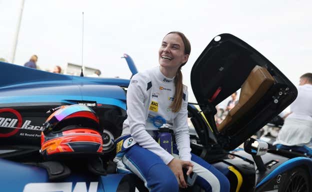 Belén García, antes de subirse al Ligier LMP3 en Le Mans.