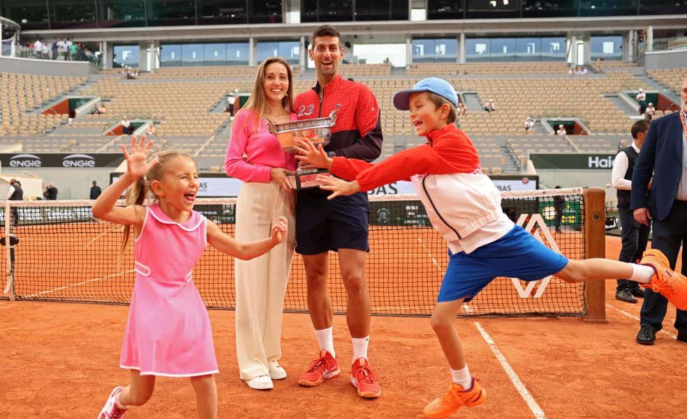 Una canción en español, puros y Moët & Chandon: en la intimidad de la fiesta de Djokovic en París