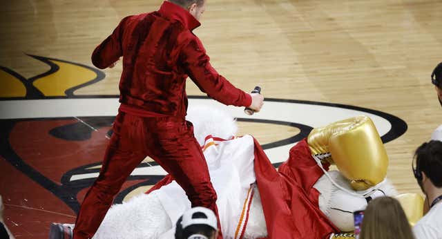 Analgésicos y visita al hospital de la mascota de Miami Heat por una parodia con McGregor que salió mal