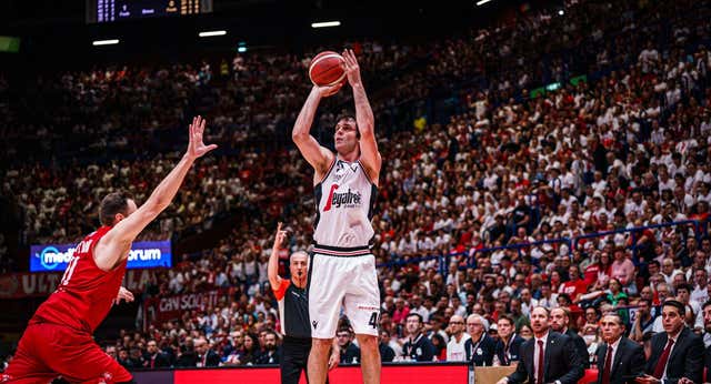 Lío en la final de la Liga Italiana de baloncesto: Teodosic, a golpes con la afición del Olimpia