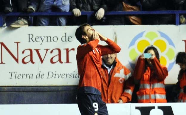 Lekic celebra uno de sus goles.  REUTERS