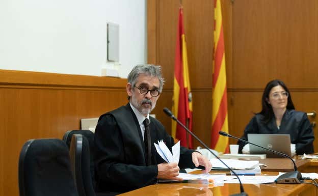 El abogado de Dani Alves, Cristóbal Martell Pérez-Alcalde, durante la vista de apelación de la nueva petición de defensa del futbolista, en la Audiencia de Barcelona, a 9 de junio. EP