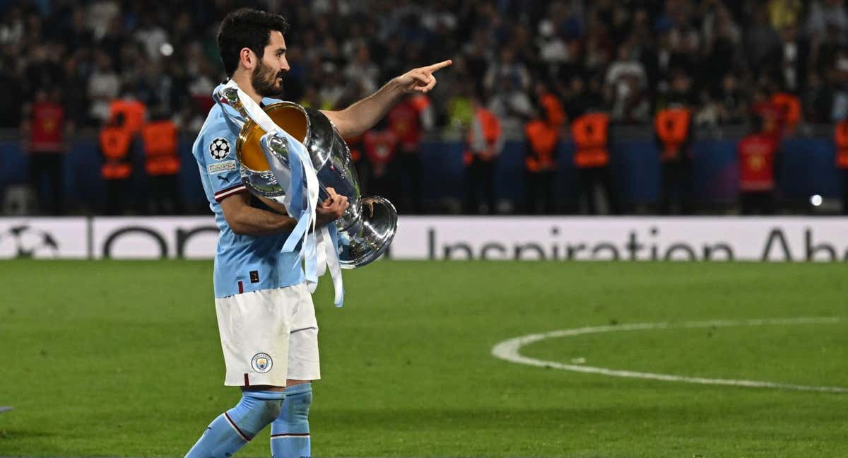 Gündogan con la Champions que el Manchester City ganó ante el Inter.