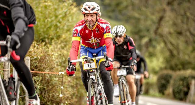 Un viaje de 4.000 km a Suiza, 24 huevos a cuestas y mil vivencias: el imposible del ‘abuelo’ de la Quebrantahuesos